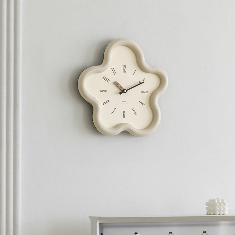 3D Bloom Pendulum Clock for Whisper-Quiet Environment